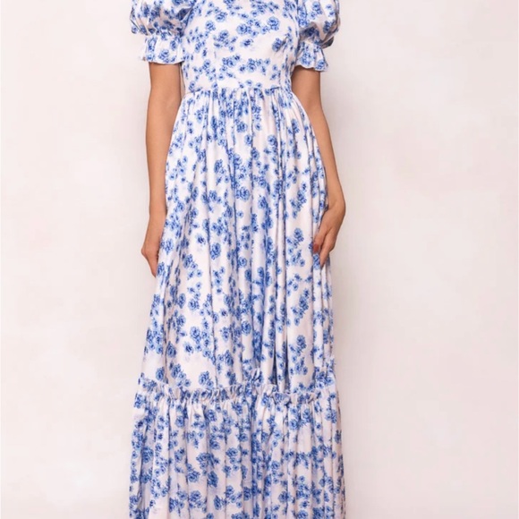 Ivy City Co Dresses & Skirts - Ivy City Co Blue and White Smocked Maxi Dress NEW WITH TAG